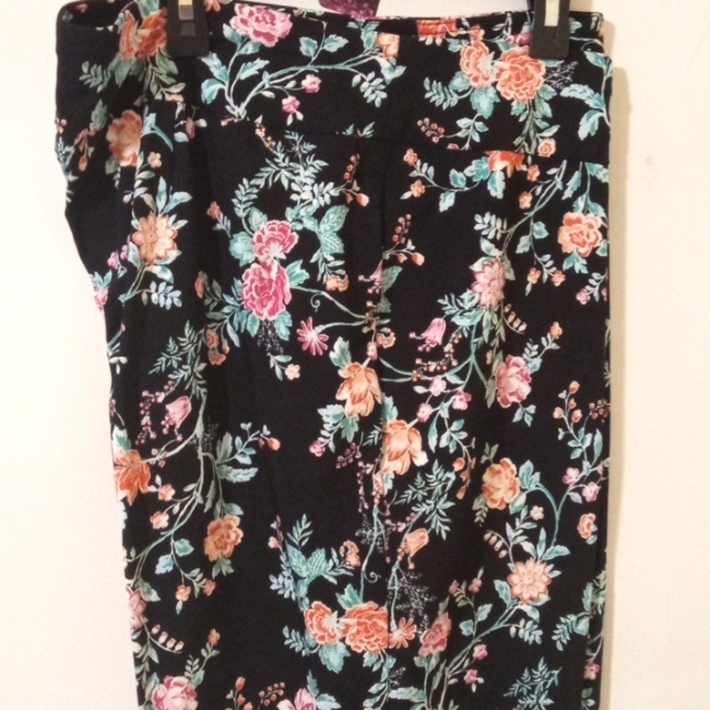 COUNTERPARTS FLORAL BOUQUET CROP PANTS - Black -Super Stretch - SIZE 2X NWT - Picture 4 of 10